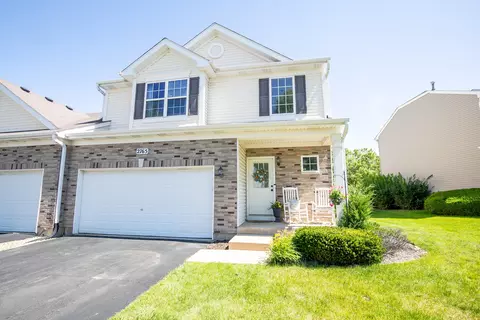 2765 Crooker Dr, Yorkville, IL 60560