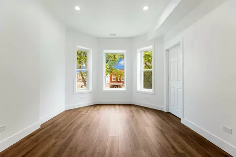 Living - 1421 E 69th Pl, Chicago, IL 60637 photo 3 of 4