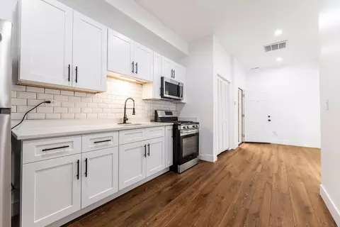 Entry Way - 1421 E 69th Pl, Chicago, IL 60637 photo 2 of 2
