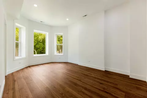 Living - 1421 E 69th Pl, Chicago, IL 60637 photo 1 of 4