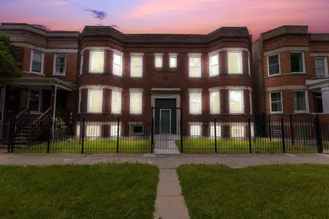 1421 E 69th Pl, Chicago, IL 60637