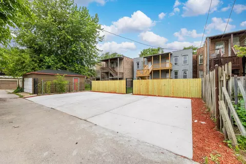 Exterior - 1421 E 69th Pl, Chicago, IL 60637 photo 4 of 7