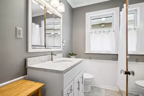 Bath - 3640 Arthur Ave, Brookfield, IL 60513 photo 2 of 2