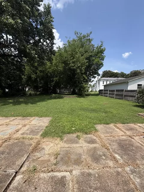 Exterior - 109 E 7th St, Metropolis, IL 62960 photo 3 of 4