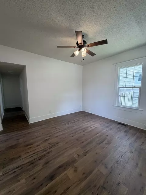 Living - 109 E 7th St, Metropolis, IL 62960 photo 1 of 5