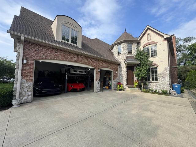 239 N Highland Ave, Elmhurst, IL 60126