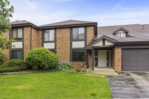 5824 Doe Cir #5824, Westmont, IL 60559