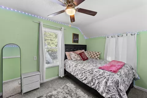Bedroom - 1616 25th Ave, Moline, IL 61265 photo 2 of 4