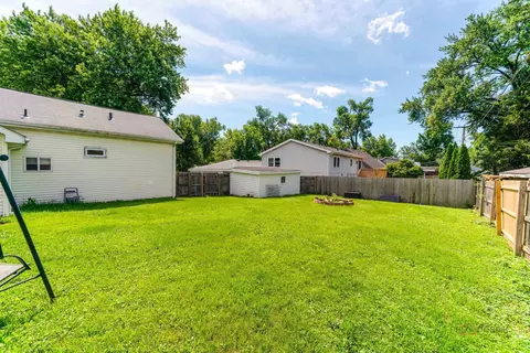 423 Lily Ln, Lakemoor, IL 60051 photo 24