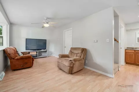423 Lily Ln, Lakemoor, IL 60051 photo 5
