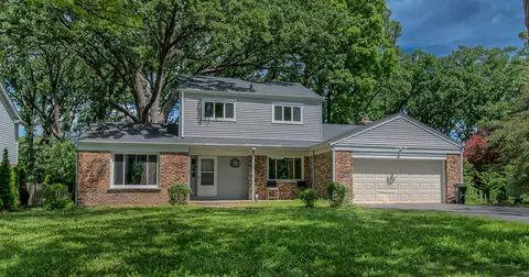 104 E Louis Ave, Lake Forest, IL 60045