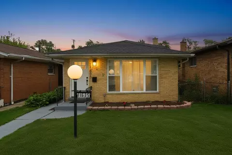 Exterior - 11635 S Bishop St, Chicago, IL 60643 photo 2 of 5