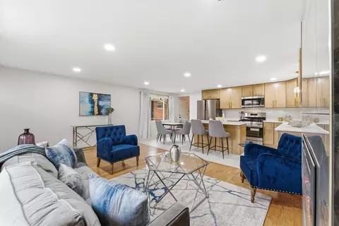 Living - 11635 S Bishop St, Chicago, IL 60643 photo 2 of 4