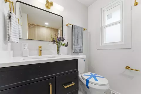 Bath - 11635 S Bishop St, Chicago, IL 60643 photo 5 of 8