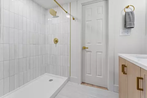 Bath - 11635 S Bishop St, Chicago, IL 60643 photo 8 of 8