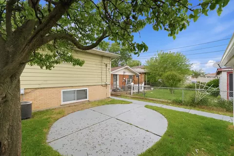 Exterior - 11635 S Bishop St, Chicago, IL 60643 photo 4 of 5