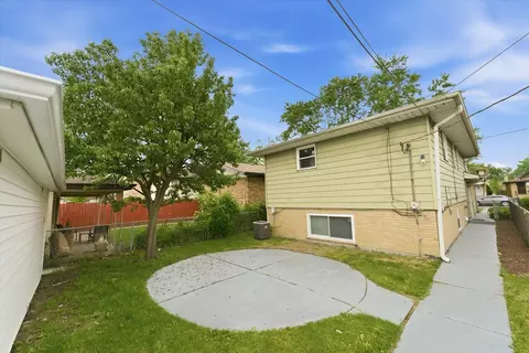 Exterior - 11635 S Bishop St, Chicago, IL 60643 photo 3 of 5