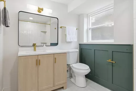 Bath - 11635 S Bishop St, Chicago, IL 60643 photo 7 of 8