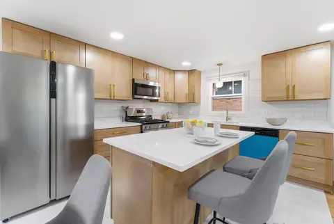Kitchen - 11635 S Bishop St, Chicago, IL 60643 photo 2 of 4