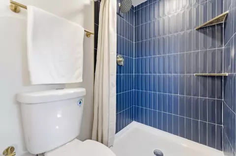 Bath - 11635 S Bishop St, Chicago, IL 60643 photo 2 of 8
