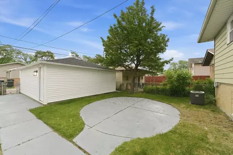 Exterior - 11635 S Bishop St, Chicago, IL 60643 photo 5 of 5