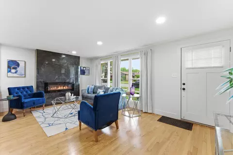 Living - 11635 S Bishop St, Chicago, IL 60643 photo 1 of 4