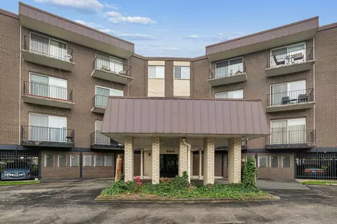 9840 S Pulaski Rd #106, Oak Lawn, IL 60453