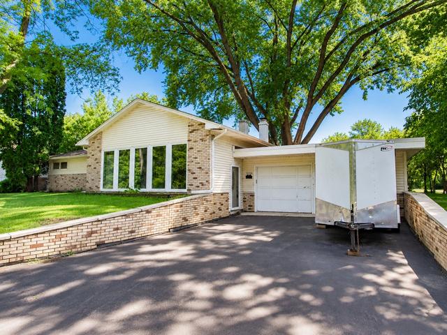 3006 S Elder Ln, Holiday Hills, IL 60051