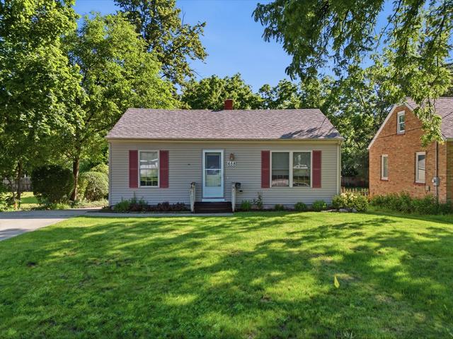 658 Pleasant St, Woodstock, IL 60098