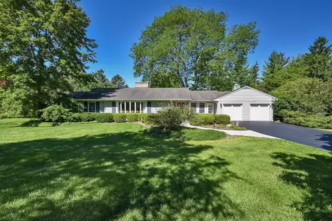 526 Inverway, Inverness, IL 60067