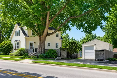 1212 Dean St, Saint Charles, IL 60174