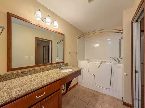 Bath - 17 Lafayette Mdw, Mattoon, IL 61938 photo 3 of 6
