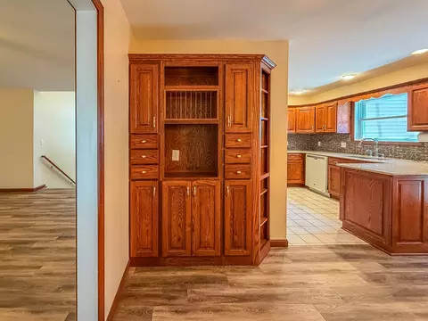Entry Way - 17 Lafayette Mdw, Mattoon, IL 61938 photo 2 of 2
