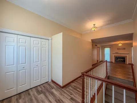 Entry Way - 17 Lafayette Mdw, Mattoon, IL 61938 photo 1 of 2