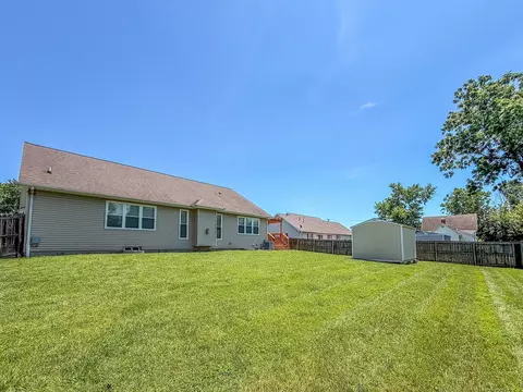 Exterior - 17 Lafayette Mdw, Mattoon, IL 61938 photo 8 of 10