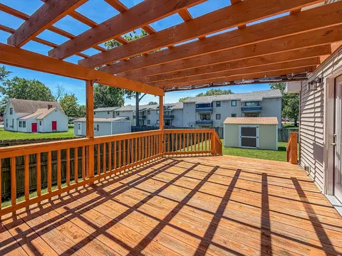 Exterior - 17 Lafayette Mdw, Mattoon, IL 61938 photo 4 of 10