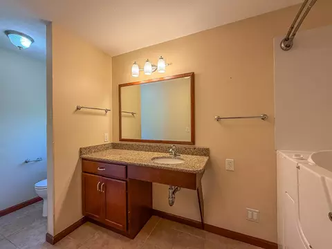 Bath - 17 Lafayette Mdw, Mattoon, IL 61938 photo 1 of 6