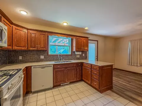Kitchen - 17 Lafayette Mdw, Mattoon, IL 61938 photo 2 of 2