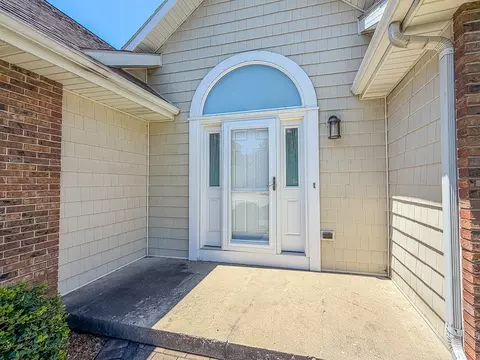 Exterior - 17 Lafayette Mdw, Mattoon, IL 61938 photo 3 of 10