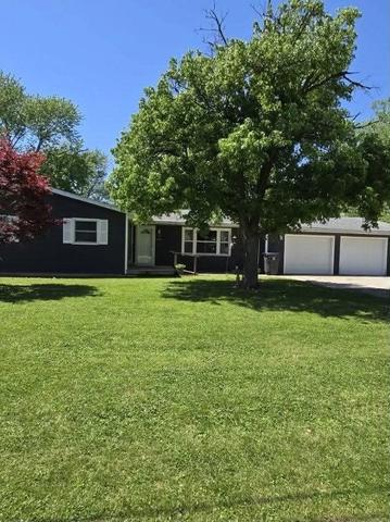 106 Bruce St, Villa Grove, IL 61956