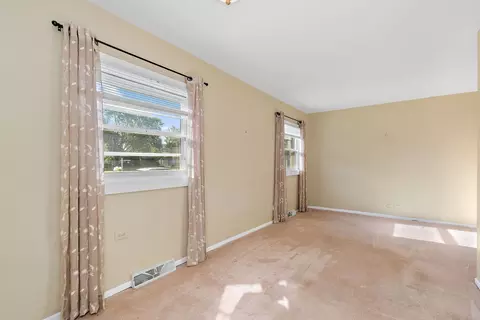 315 E 2nd St, East Dundee, IL 60118 photo 2