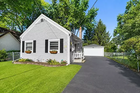 315 E 2nd St, East Dundee, IL 60118 photo 1
