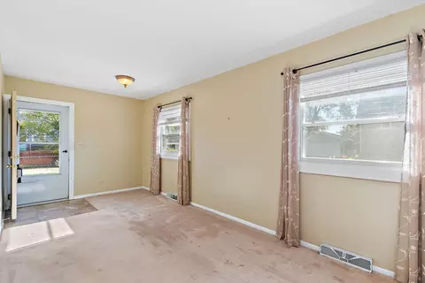 315 E 2nd St, East Dundee, IL 60118 photo 3