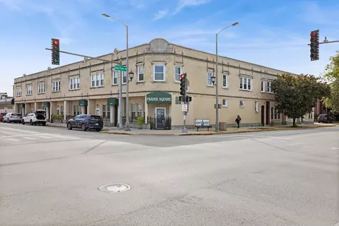 6750 16th St #B, Berwyn, IL 60402