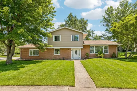 7 Derbyshire Ct, Bolingbrook, IL 60440