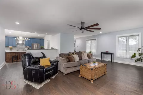Living - 2531 E 1669th Rd, Ottawa, IL 61350 photo 2 of 3