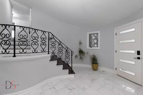 Entry Way - 2531 E 1669th Rd, Ottawa, IL 61350 photo 2 of 3