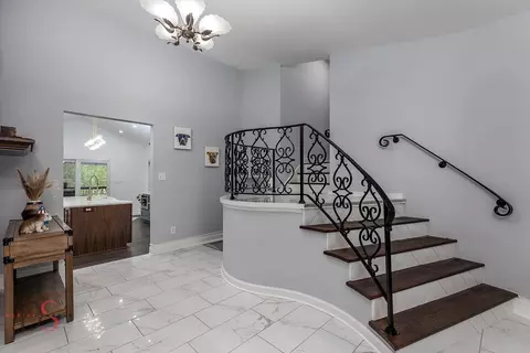 Entry Way - 2531 E 1669th Rd, Ottawa, IL 61350 photo 1 of 3