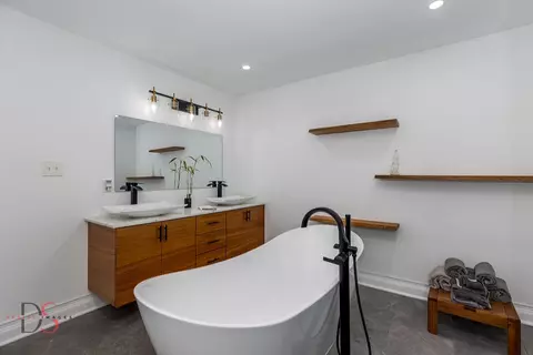 Bath - 2531 E 1669th Rd, Ottawa, IL 61350 photo 4 of 8
