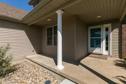 11 Jacob Dr, Eldridge, IA 52748 photo 3